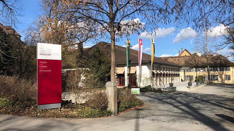 Hauptgebäude Pavillon im Park Schaffhausen